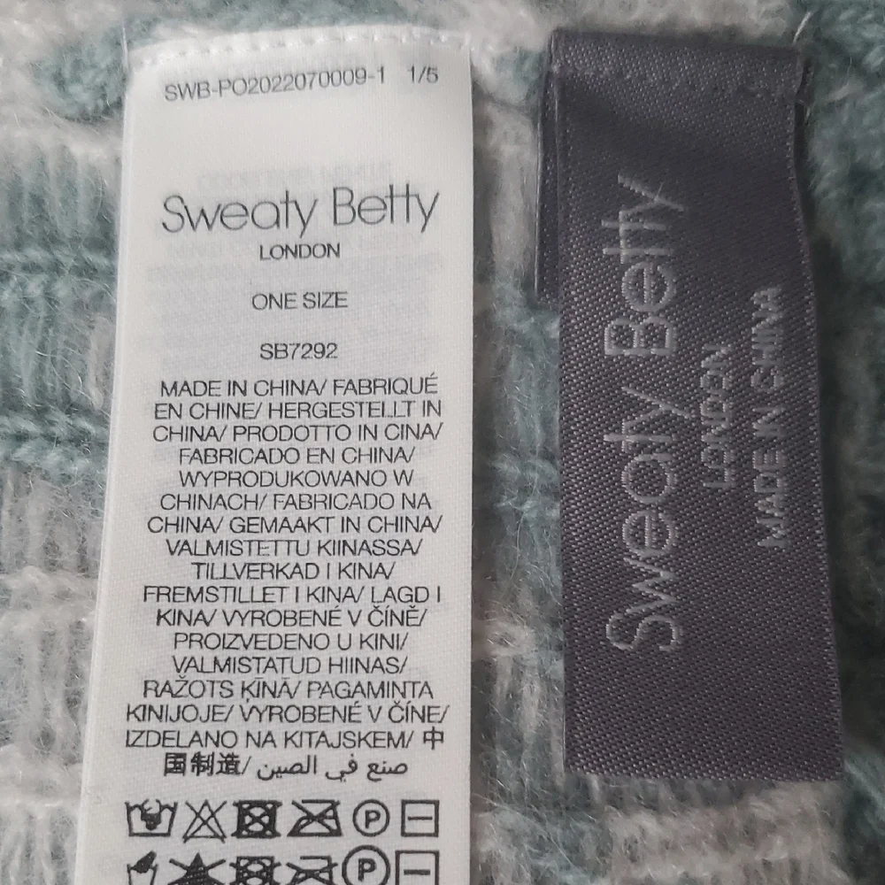 NWOT SWEATY BETTY ANIMAL JACQURD BLUE LEOPARD BEANIE